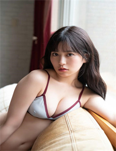 大胸隔壁女孩